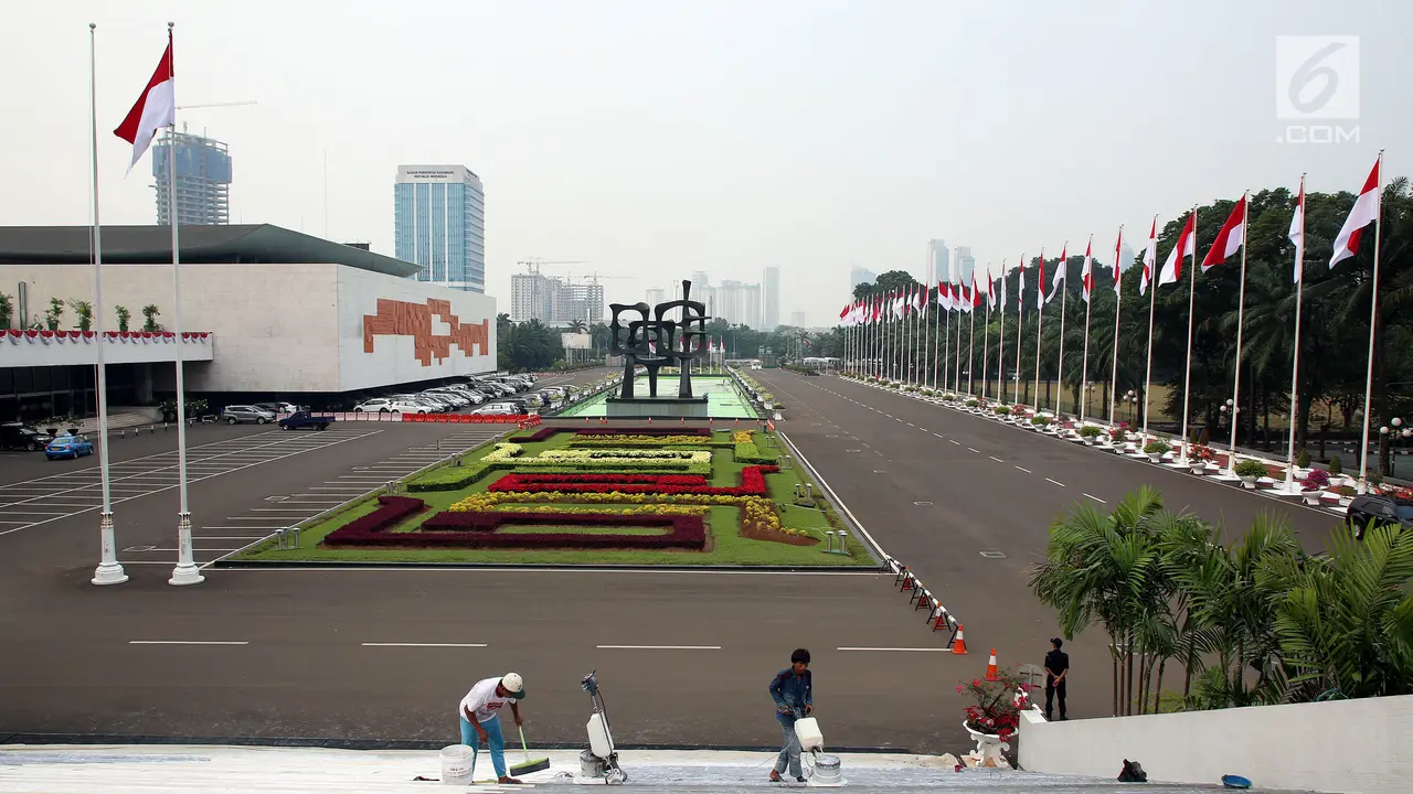 Bersih-Bersih dan Perawatan Rutin Gedung Parlemen