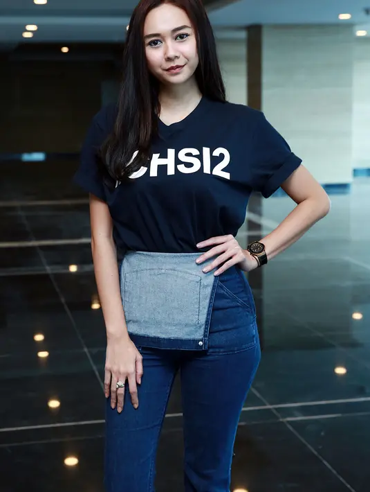 Kecantikannya emang sering kali dikait-kaitkan dengan banyak lelaki. Diantaranya, ia pernah dikaitkan dengan beberapa lelaki seperti Bams eks Samson, Pasha Ungu, Ariel NOAH, dan Mike Lewis. (Deki Prayoga/Bintang.com)