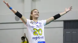 Nama pertama ada Shella Bernadetha. Kekasih pesepak bola top Indonesia, Bagus Kahfi tersebut mampu tampil cemerlang sebagai middle blocker di PLN Mobile Proliga 2022 bersama Bandung Bjb Tandamata. (Bola.com/Bagaskara Lazuardi)