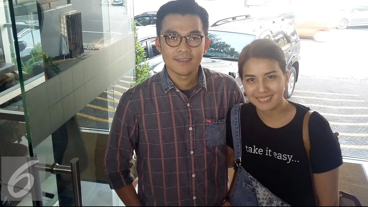 Tya Ariestya dan Irfan Ratinggang