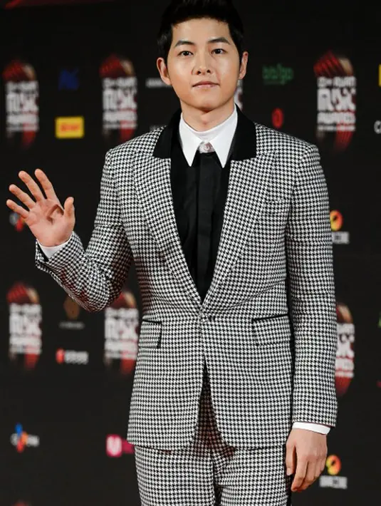 Tepatnya tanggal 1 Desember 2017 nanti, Song Joong Ki akan bertugas di MAMA 2017 yang akan berlangsung di Hongkong. Bukan untuk yang pertama kali, sebelumnya, di tahun 2012 Song Joong Ki juga pernah bertugas. (AFP/Philippe Lopez)