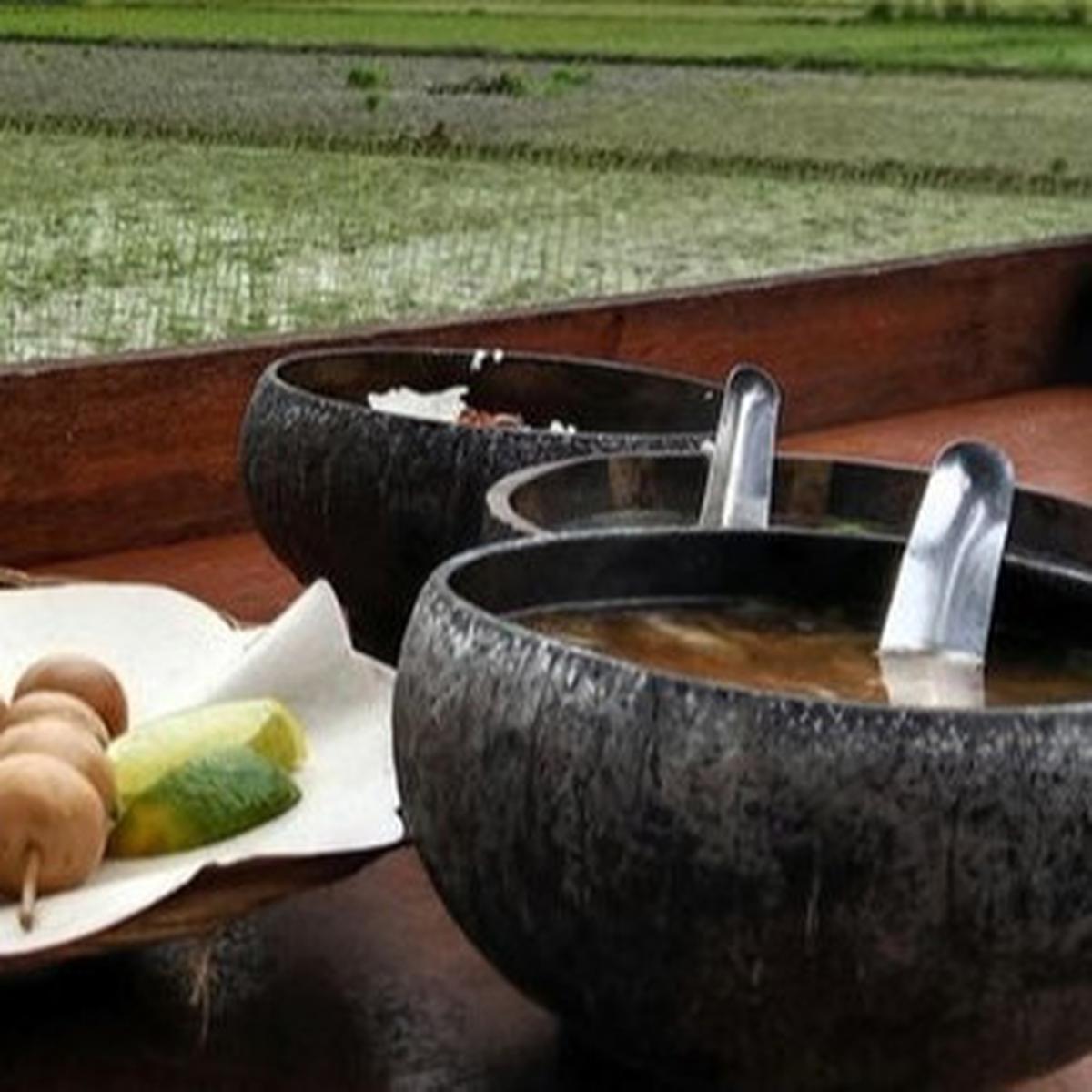 7 Resep Soto Ayam Nusantara yang Mudah dan Menggugah Selera (credit: unsplash/Inna Safa)