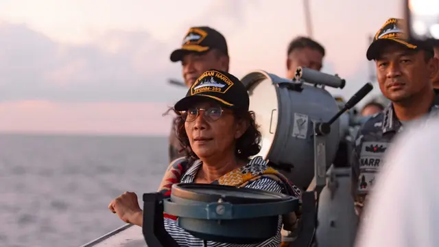 Menteri Kelautan dan Perikanan Susi Pudjiastuti turun langsung ke laut dalam operasi pemberantasan illegal fishing di Laut Natuna Utara. Dok KKP