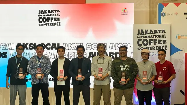 Pemberian penghargaan kepada para pelaku industri kopi JICC 2024