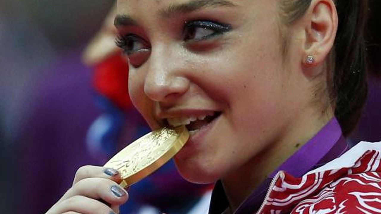 Tradisi menggigit medali di Olimpiade