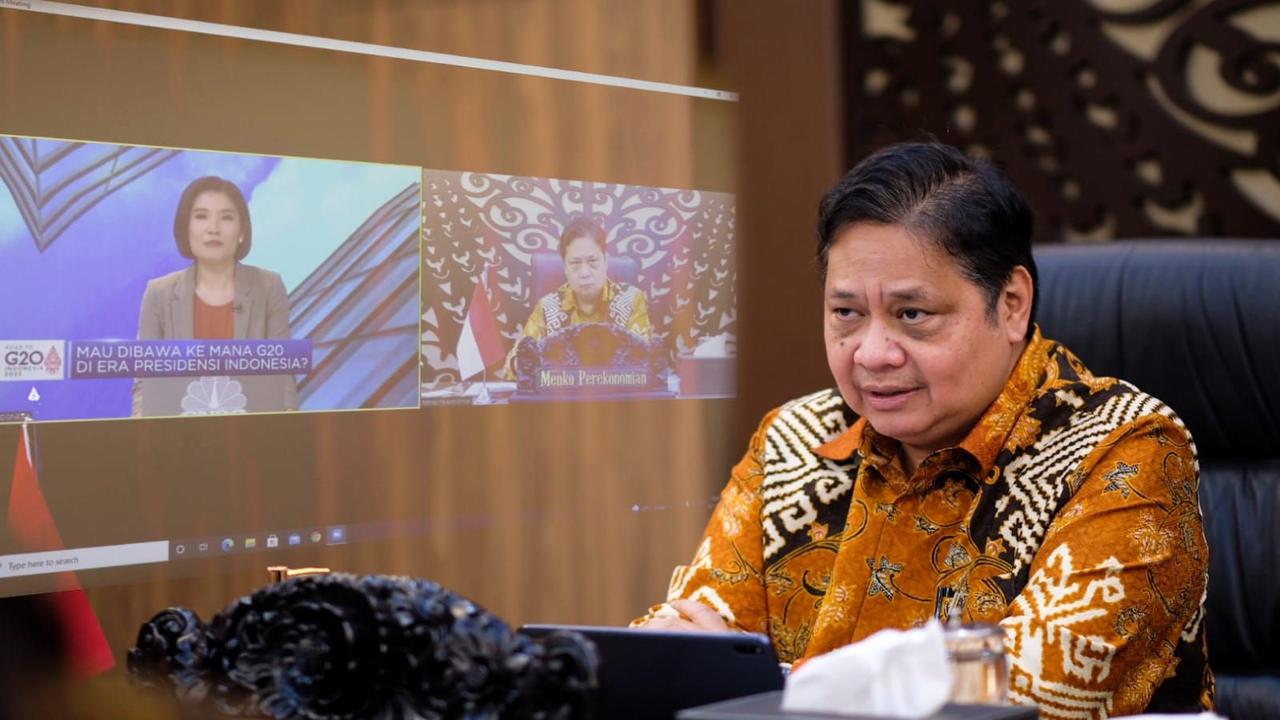 Menteri Koordinator Bidang Perekonomian Airlangga Hartarto dalam acara Power Lunch CNBC Indonesia bertema “Mau Dibawa Ke Mana G20 di Era Presidensi Indonesia?” secara virtual, di Jakarta Jumat (19/11/2021). (Dok Kemenko Perekonomian)