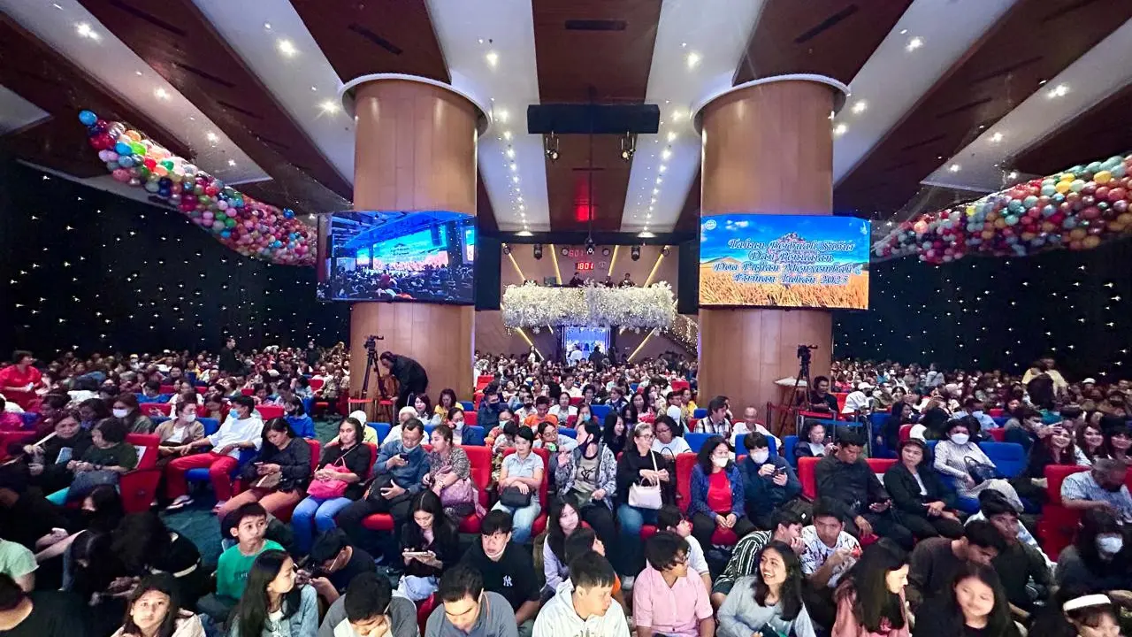 Ribuan jemaat memadati GBI HMJ Neo Soho untuk mengikuti ibadah pergantian tahun di Neo Soho Capital Lantai 10 Jakarta Barat, Selasa (31/12/2024) (Istimewa)
