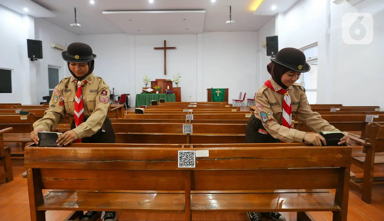 Kwartir Nasional (Kwarnas) gerakan Pramuka menggelar kegiatan bakti sosial seperti bedah rumah, bersih-bersih rumah ibadah, dan berbagi sembako. (Liputan6.com/Angga Yuniar)