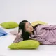 Sarung bantal berbahan katun organik memberikan kenyamanan saat tidur sehingga dapat menjalani aktivitas sehari-hari dengan optimal.(Foto/dok: Pexels/SHVETSproduction)