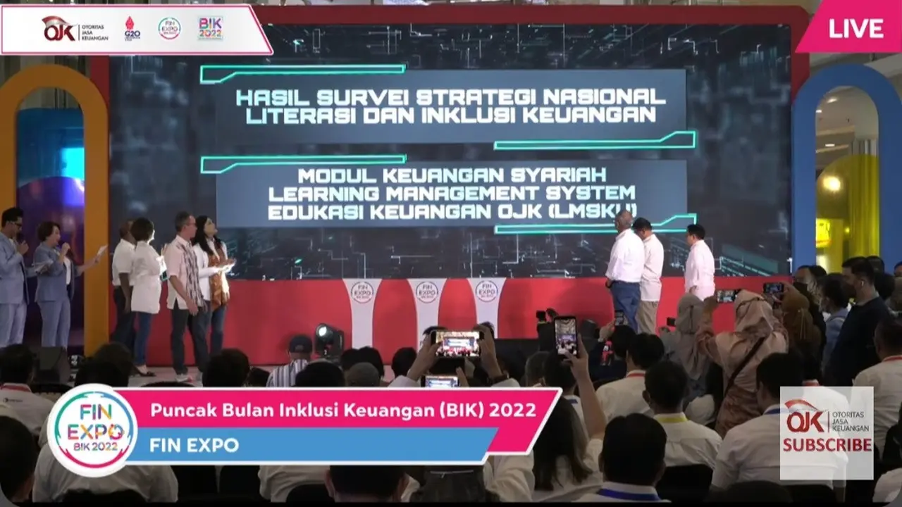Ketua Dewan Komisioner OJK Mahendra Siregar