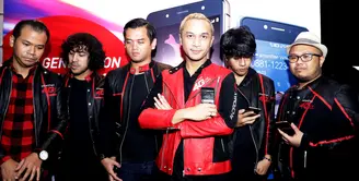 Vokalis Nidji, Giring bersama personel lain sangat mendukung dengan perkembangan teknologi akhir-akhir ini. Terlebih kalau di manfaatkan untuk hal yang positif. (Andy Masela/Bintang.com)