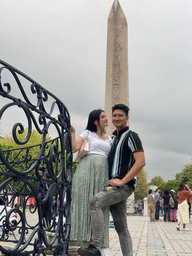 Aditya Zoni dan Yasmine Ow liburan ke Turki (Instagram/real_aditya1)