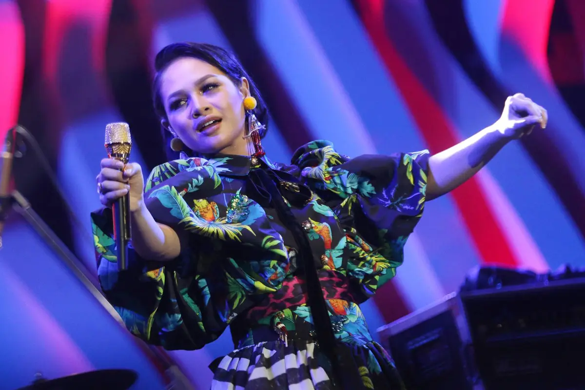 Hangatnya Duet Andien dan Tulus di Panggung Java Jazz