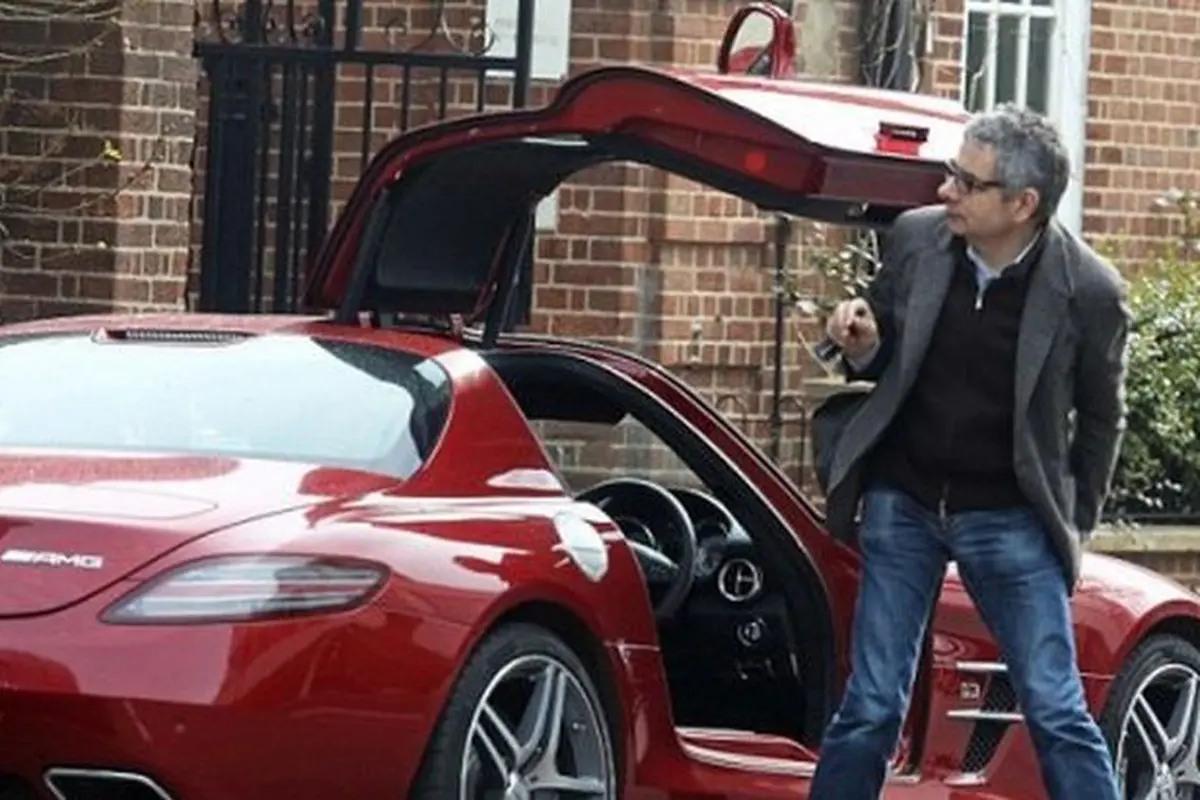 [OTO-News] Mr. Bean `Kikuk` Tunggangi Mobil Mewah Rp 3,7 M