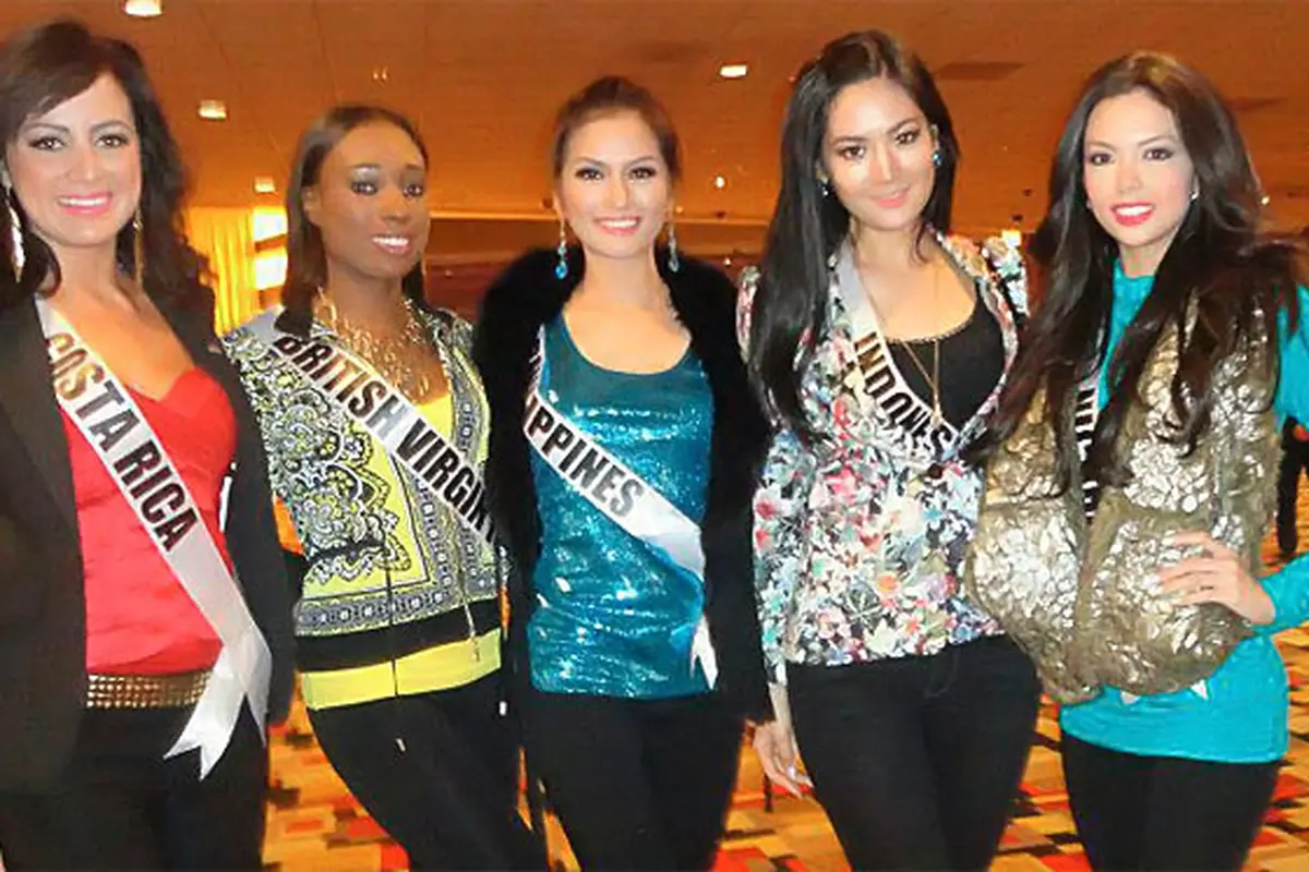 maria-selena-miss-universe-121220b.jpg