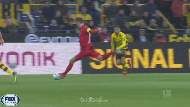 Berita video highlights Bundesliga 2017-2018, Borussia Dortmund vs Freiburg, dengan skor 2-2. This video presented by BallBall.