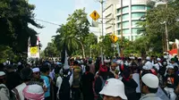 Massa kontra Ahok di gedung Kementan, Jakarta Selatan. (Liputan6.com/Nanda Perdana Putra)