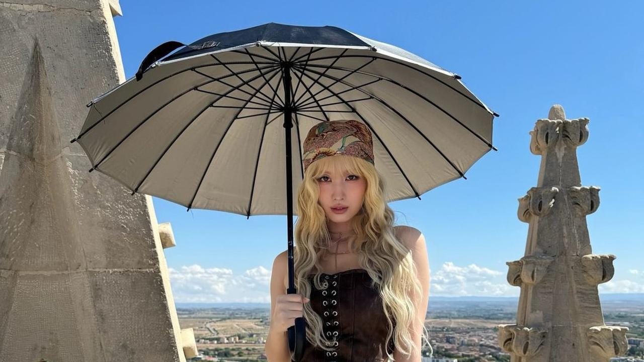 Punya Tubuh Inverted Triangle, Ini Cara Diet Momo Twice - Imbangi dengan Olahraga