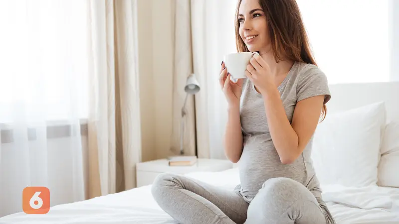 Ilustrasi Ibu Hamil Minum Kopi (iStockphoto)