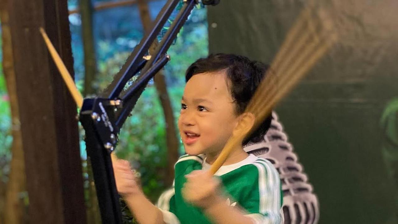 Potret Gin Dirga, Anak Gilang Dirga Main Drum, Makin Gede Makin Ganteng