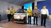Menteri Koordinator Bidang Perekonomian, Airlangga Hartarto menghadiri seremoni produksi perdana Wuling Air ev di Indonesia, 8/8/2022