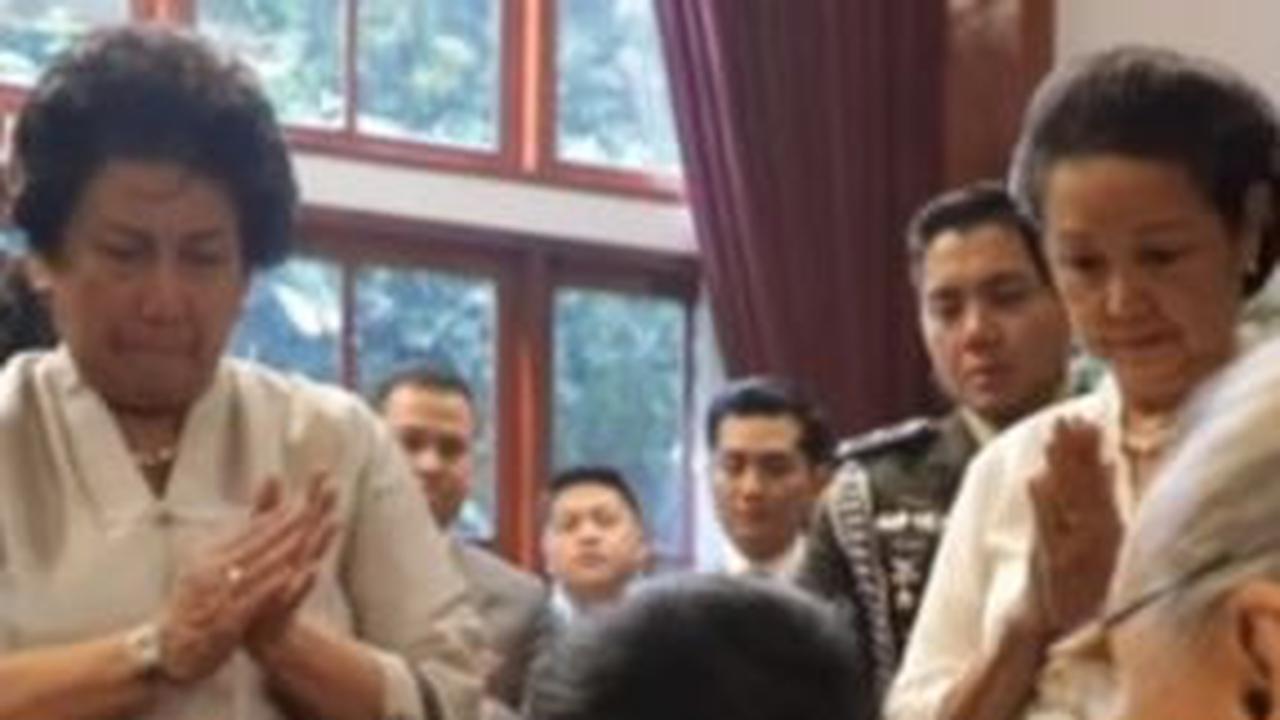 VIDEO: Momen Prabowo Sungkem ke Wanita Usia 105 Tahun Usai Jadi Jenderal TNI Kehormatan