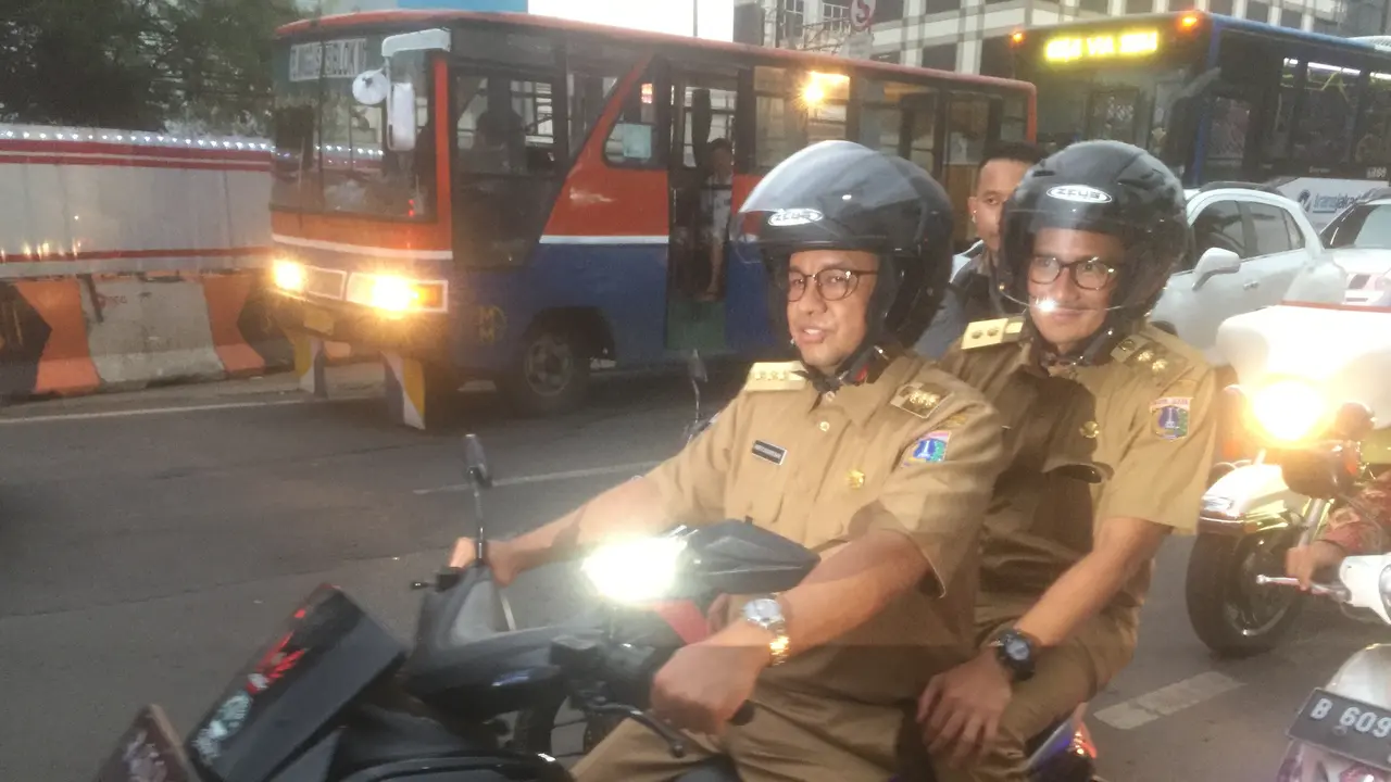 Gubernur DKI Jakarta Anies Baswedan dan Wakil Gubernur DKI Jakarta Sandiaga Uno. (Liputan6.com/Delvira Hutabarat)