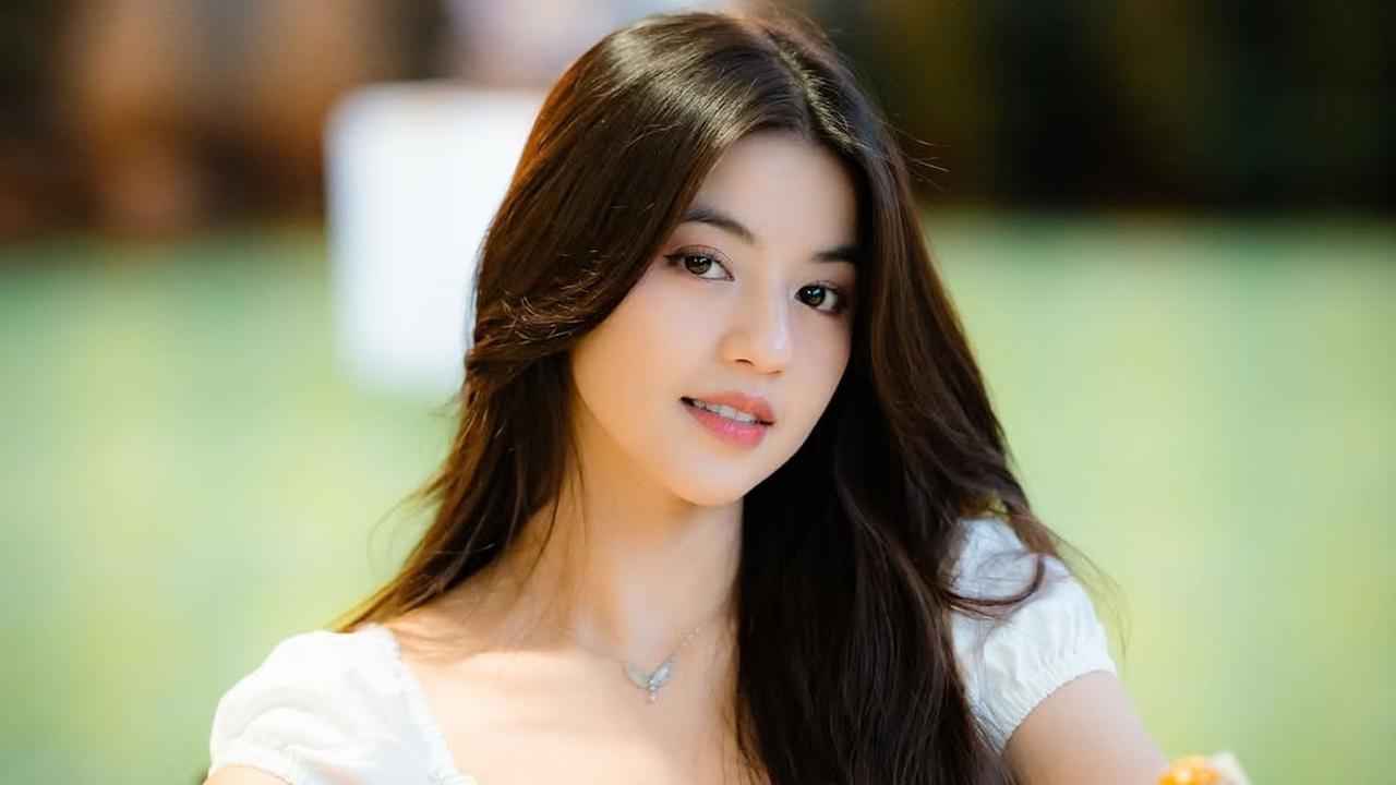 Potret Vonny Felicia YouTuber Cantik dengan Outfit Putih yang Bikin Makin Bening dan Klepek-Klepek