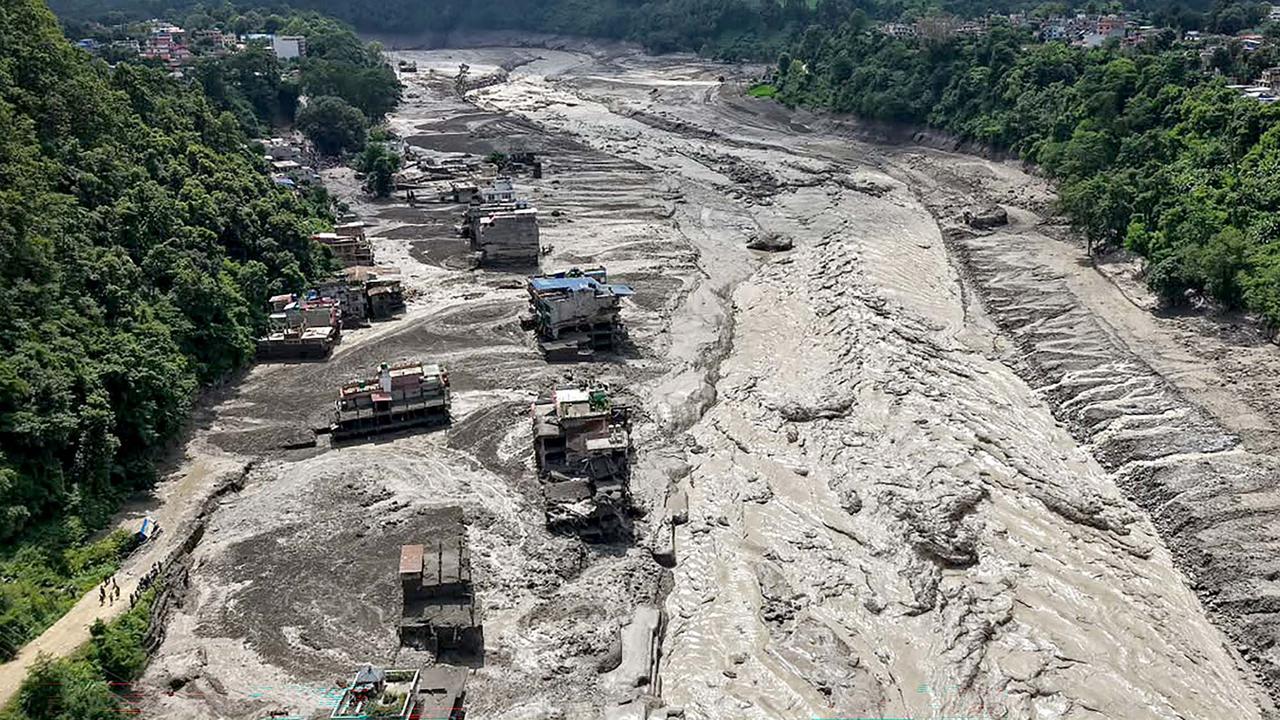 Banjir Bandang Nepal Tewaskan 95 Orang, Ratusan Wisatawan Hilang