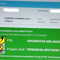 Para peserta SNMPTN dari berbagai wilayah di Indonesia mengunggah foto kartu ujian di Instagram.