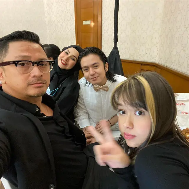 Pernikahan Arnold Leonard dan Moniq Crasivaya dihadiri bintang Mermaid In Love (Foto: Instagram/@kangferrymaryadi)