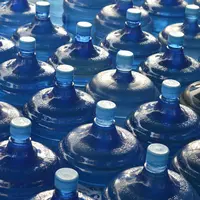 Ilustrasi galon air mineral dalam kemasan (AMDK). (Foto: Shutterstock)