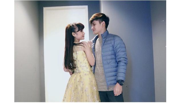 Tasya Rosmala dan sang kekasih terlihat penuh dengan cinta saat saling menatap.