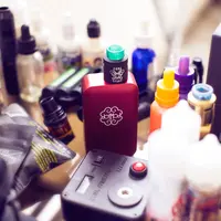 ilustrasi produk kecantikan - makeup (unsplash.com/ Antonin FELS)