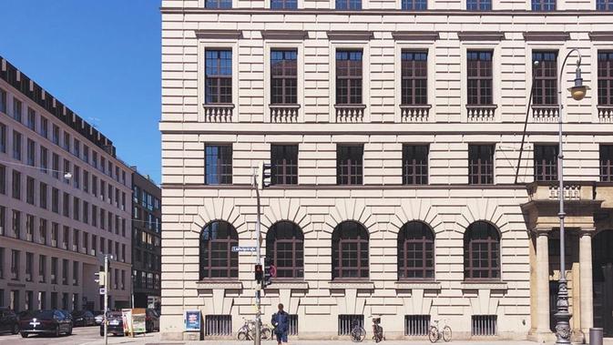 Gedung Ludwigstrasse 21 di Munich, Jerman yang disebut milik pengusaha kelapa sawit asal Indonesia, Sukanto Tanoto. (dok. Instagram @noonji__/https://www.instagram.com/p/ByPSMOxJ8Go/)