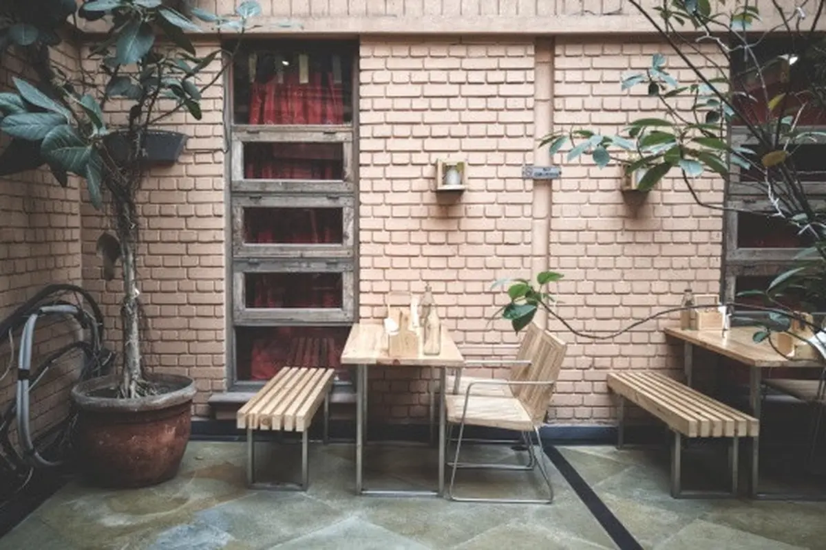 Ilustrasi Kafe Outdoor (Credit: Praveen Gupta/Unsplash)