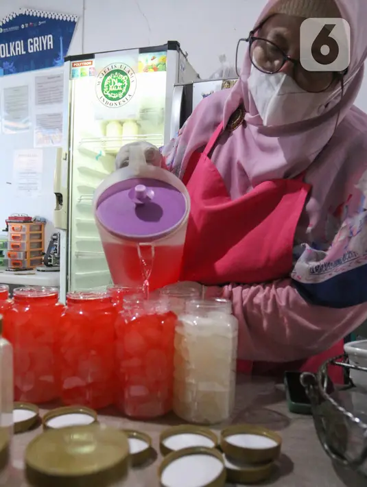 Di bulan Ramadhan produksi bertambah dua kali lipat. (merdeka.com/Arie Basuki)
