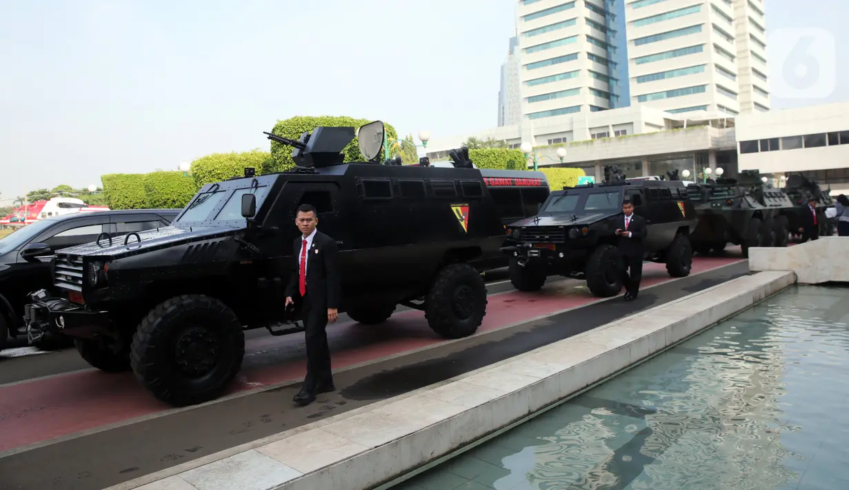 Suasana pengamanan saat Sidang Tahunan MPR/DPR digelar di Gedung DPR, Jakarta, Rabu (16/8/2023). Sidang tahunan ini mendapat penjagaan ketat dari petugas gabungan TNI-Polri. (Liputan6.com/Johan Tallo)