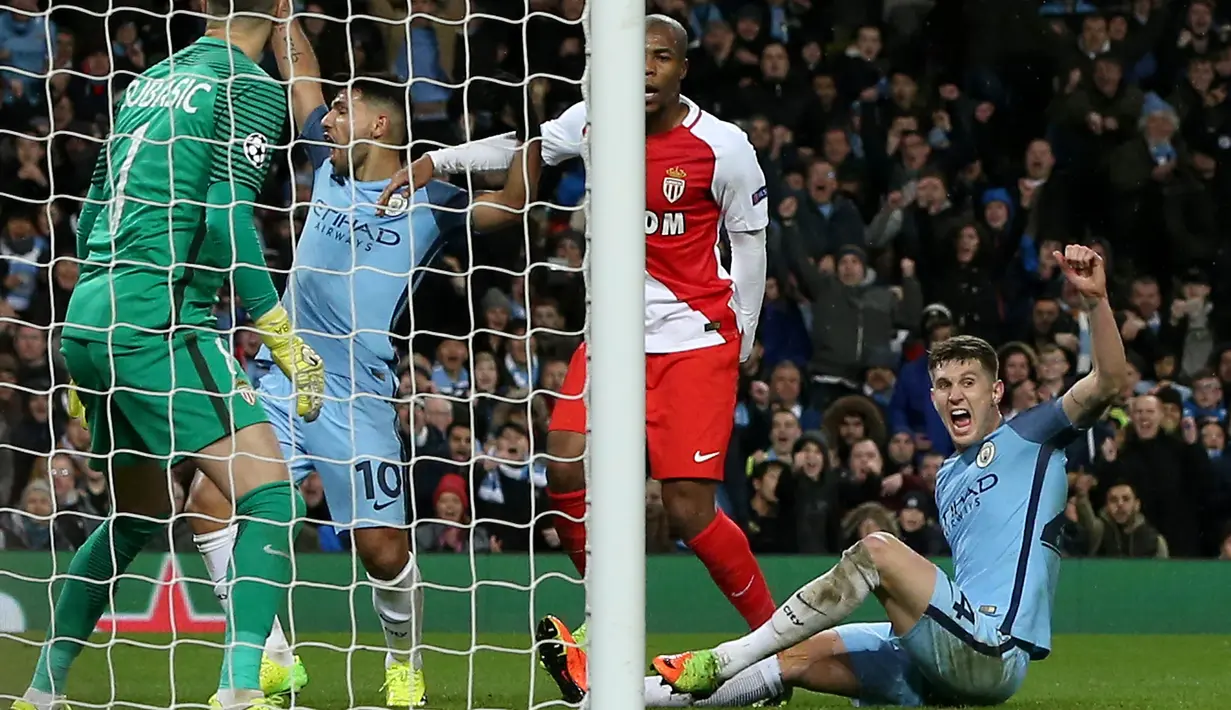 Bek Manchester City, John Stones, merayakan gol yang dicetaknya ke gawang Monaco. Selain oleh John Stones, gol kemenangan City lainnya dicetak oleh Raheem Sterling, Leroy Sane dan dua gol Sergio Aguero. (EPA/Nigel Roddis)