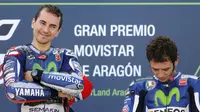 Pebalap Yamaha, Jorge Lorenzo, menjuarai MotoGP Aragon, Spanyol, Minggu (27/9/2015). Sementara Valentino Rossi di peringkat ketiga. (Reuters/Marcelo del Pozo)