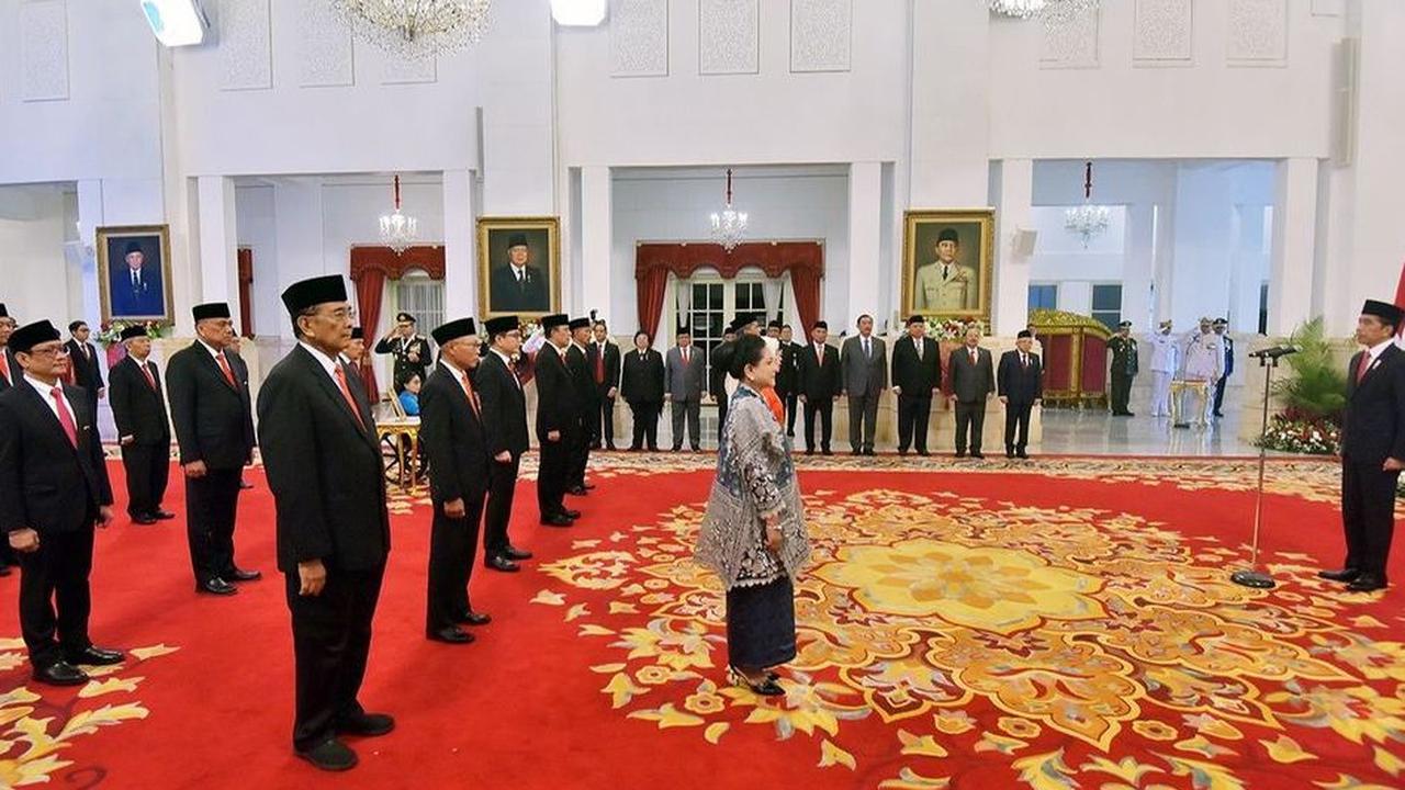 Bersanding dengan Tokoh Penting Lain