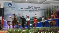 Foto Pertunjukan Festival Tunas Bahasa Ibu di Kantor Badan Bahasa, Jakarta, 21 Februari 2018.