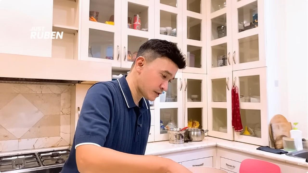 6 Interior Dapur Rumah Ruben Onsu Konsep Modern Minimalis, Homey Tapi Tetap Mewah