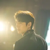 Lee Min Ho dalam The King: Eternal Monarch (SBS via Soompi)