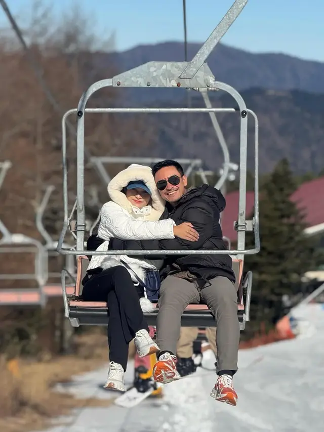 Potret Putri Zulhas dan Zumi Zola Liburan di Jepang (instagram/putri_zulhas/zumizola_zulkifli).