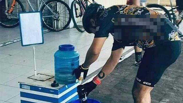 6 Tingkah Super Nyeleneh Bapak-Bapak di Era New Normal