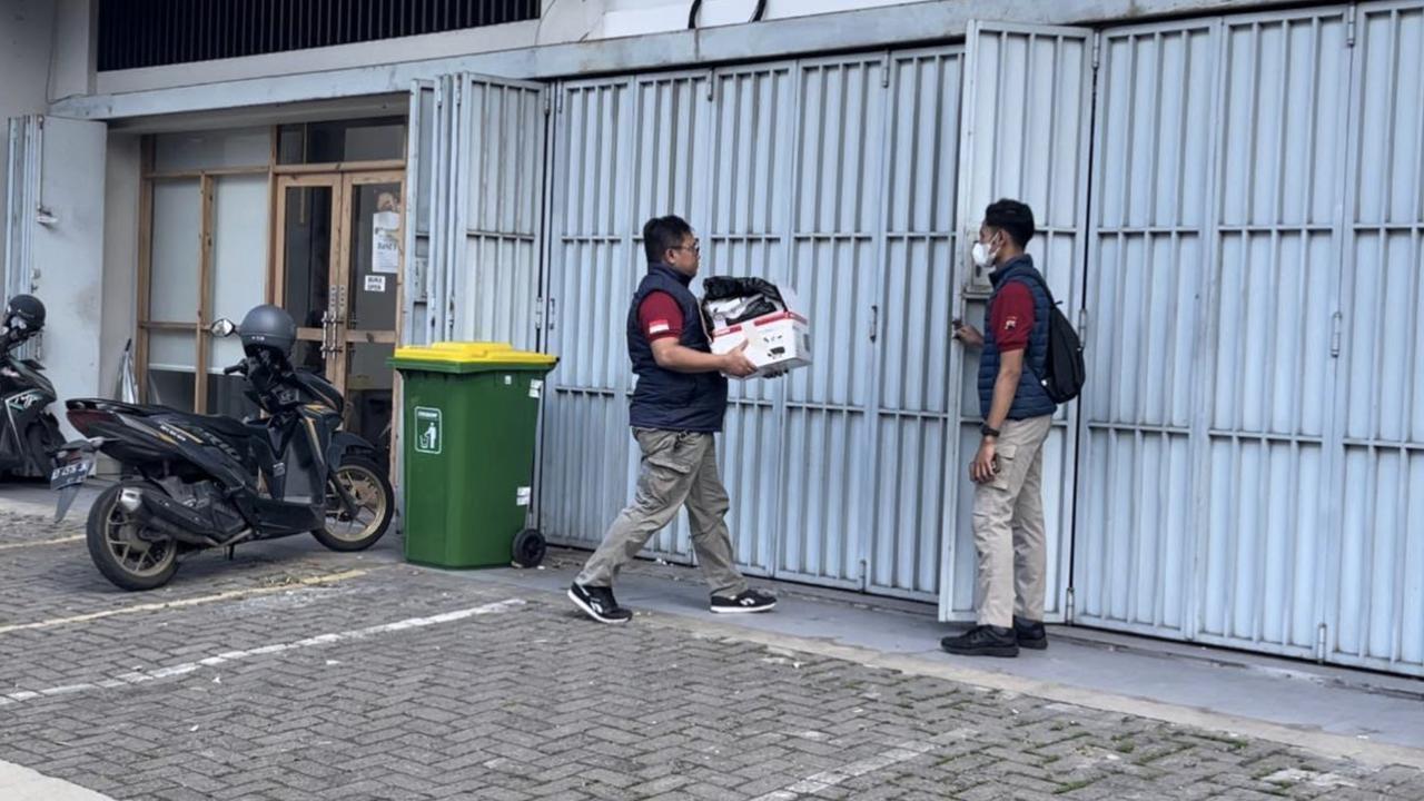 Polda Jateng Geledah Markas Scammer Internasional di Sukoharjo, 117 Barang Bukti Diamankan