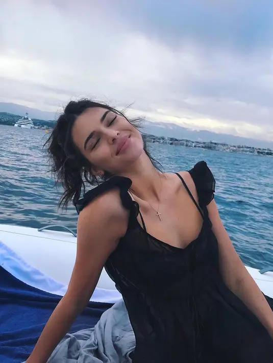 Kendall Jenner pun mengaku bahwa ia miliki koneksi spesial dengan Stormi yang tak ia rasakan pada keponakan yang lain. (instagram/kendalljenner)