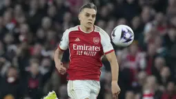 Leandro Trossard mencetak satu-satunya gol Arsenal di waktu normal, gol yang sangat penting dan memaksa pertandingan dilanjutkan ke adu penalti. Dia pun membuat beberapa umpan akurat untuk membuka peluang. (AP Photo/Frank Augstein)