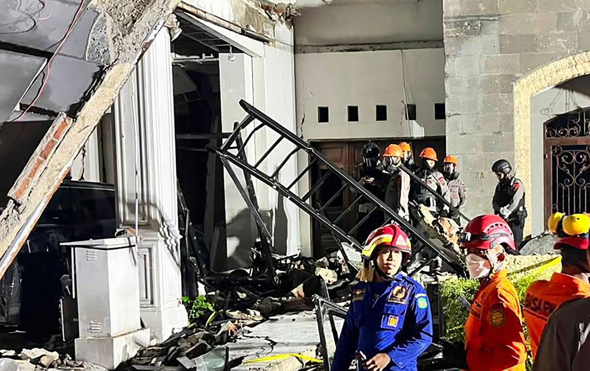 Tim SAR Gabungan Cari Dua Korban di Reruntuhan Rumah Mewah Grand Polonia